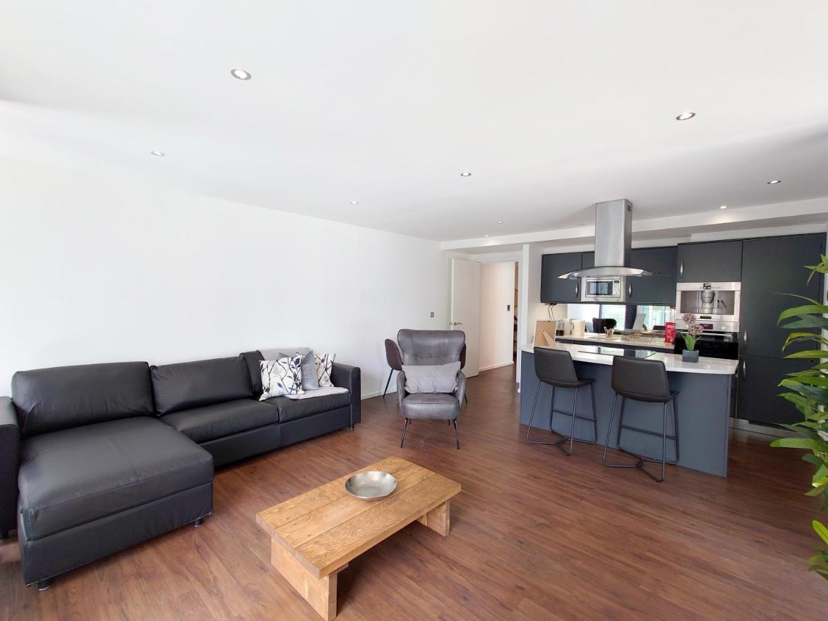 Fully Serviced Two Bed Apartment By Excel & O2 Лондон Экстерьер фото