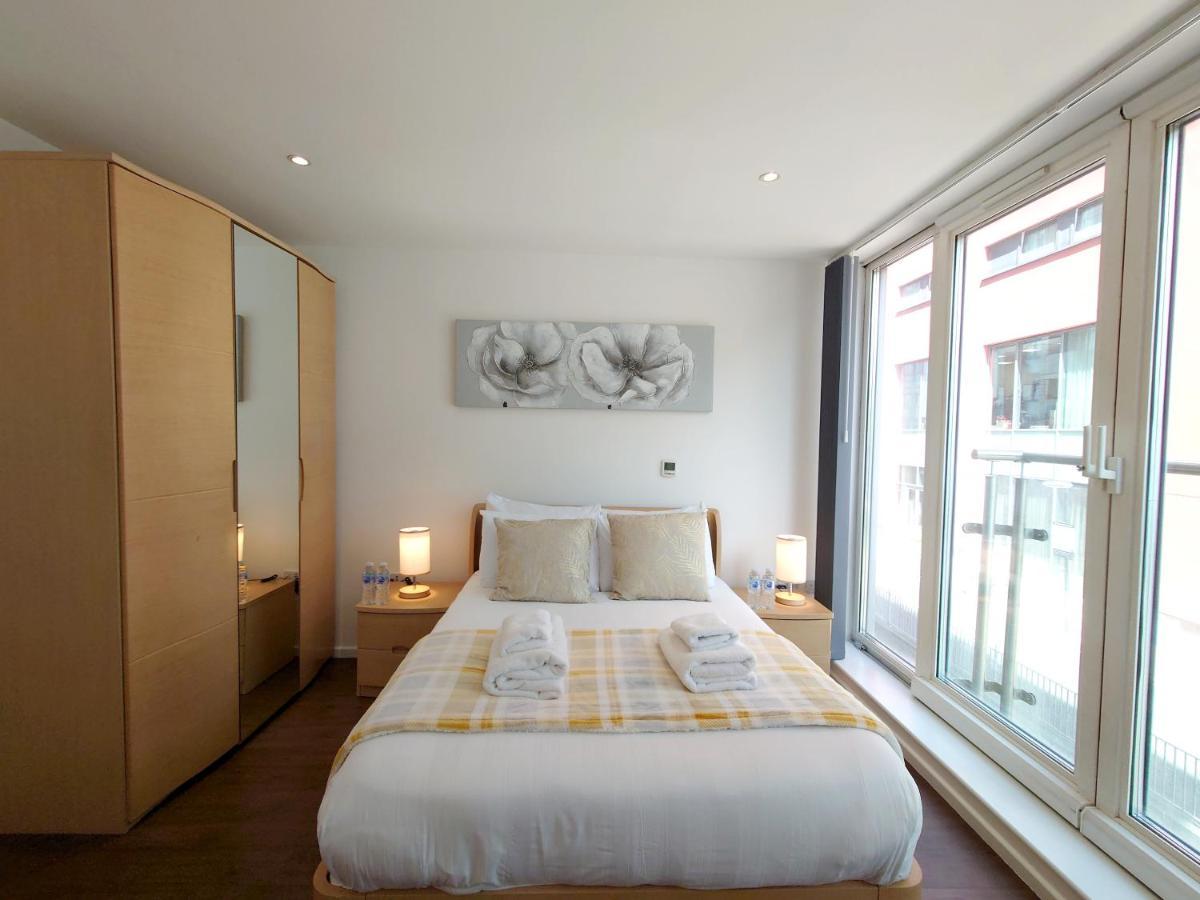 Fully Serviced Two Bed Apartment By Excel & O2 Лондон Экстерьер фото